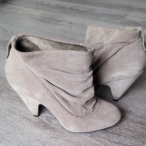 Women's Suede Ankle Boots - Tan